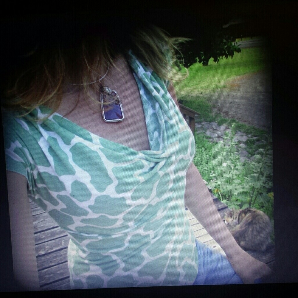 Cute print blouse..open back..cowl neck med